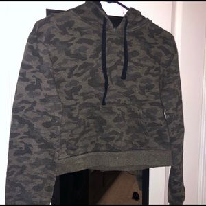 Camo Cropped Hoodie
